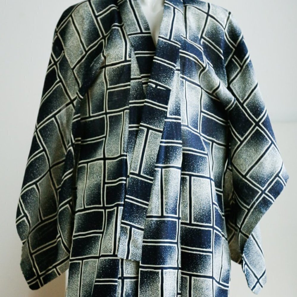 Vintage Lighweight Geometric Print Kimono - Picture 5 of 9